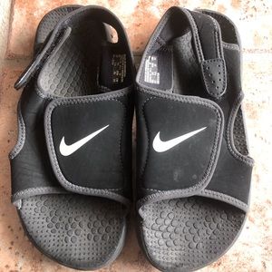 Nike sandals 3y